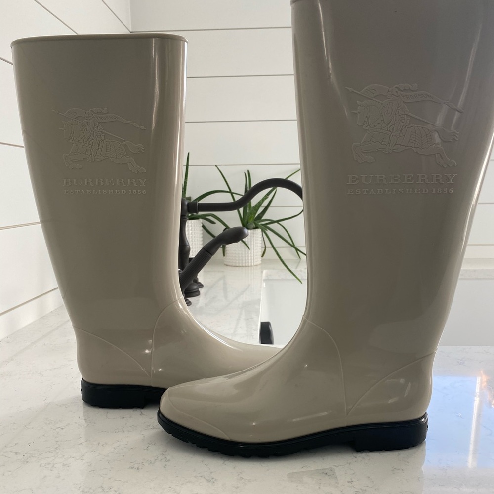 Authentic Burberry Rain Boots Size 7